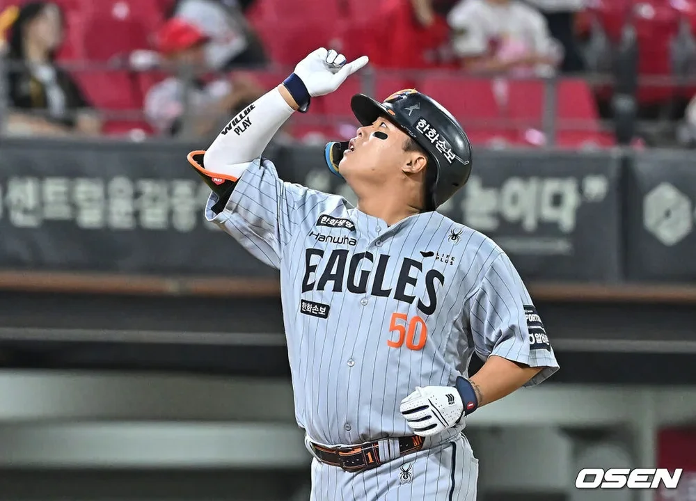 6일 광주-기아 챔피언스필드에서 2026 신한 SOL KBO 리그 KIA 타이거즈와 한화 이글스의 경기가 열렸다. 홈팀 KIA는 올러가, 방문팀 한화는 류현진이 선발 출전했다.한화 이글스 강백호가 9회초 2사 우월 솔로 홈런을 치고 세리머니를 하고 있다. 2026.05.06 / foto0307@osen.co.kr