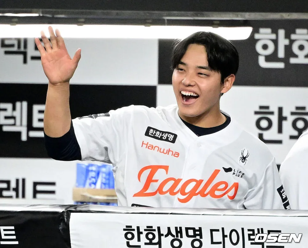 14일 대전 한화생명 볼파크에서 2026 신한 SOL KBO리그 한화 이글스와 삼성 라이온즈의 경기가 열렸다.3연패 중인 한화는 문동주, 4연승을 노리는 삼성은 최원태가 선발로 나섰다. 6회초 2사 만루에서 한화 문동주가 삼성 박승규의 유격수 땅볼에 양우혁이 2루에서 포스아웃 당하자 위기를 벗어나며 기뻐하고 있다. 2026.04.14 / jpnews@osen.co.kr
