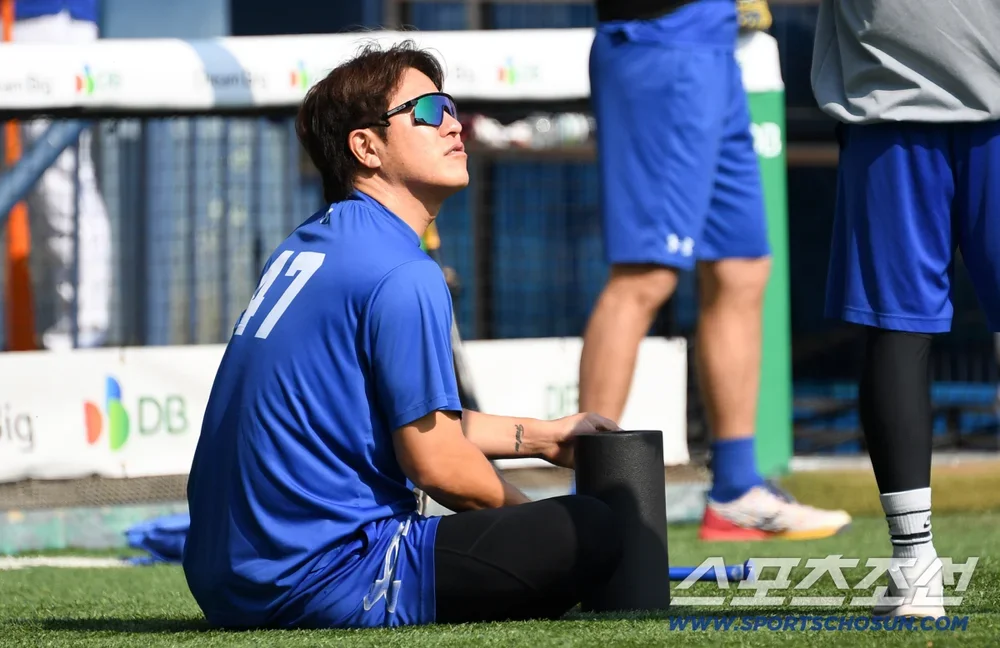 12일 잠실구장에서 열린 LG와 삼성의 경기. 삼성 강민호가 몸을 풀고 있다. 잠실=박재만 기자 pjm@sportschosun.com/2026.06.12/