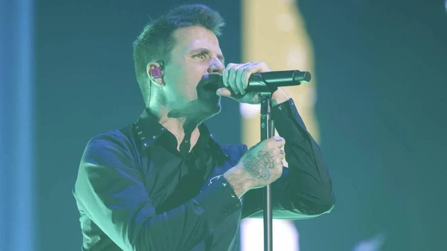 Dani Martín arranca la gira para celebrar sus 25 años en la música: del emotivo gesto con Oli, el hijo de Rulo, a la mirada enamorada de su novia, María Hervás